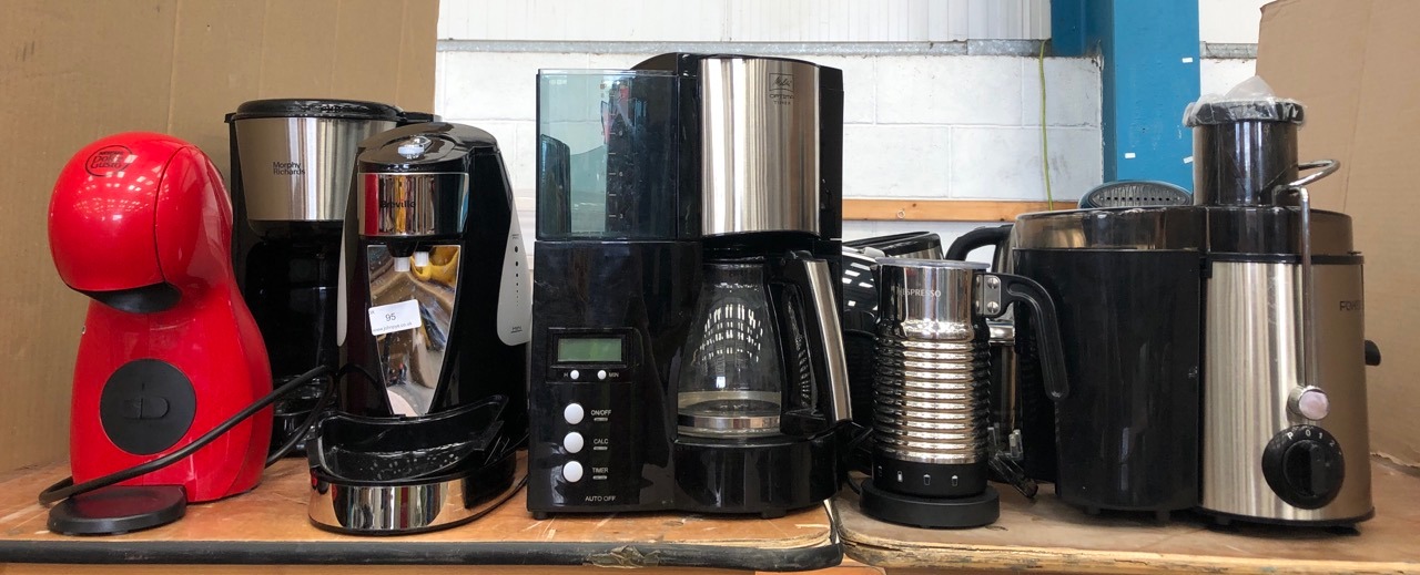 QUANTITY OF ASSORTED KITCHEN ITEMS TO INCLUDE NESCAFE DOLCE GUSTO COFFEE MACHINE: LOCATION - REAR LEFT TABLES(COLLECTION OR OPTIONAL DELIVERY AVAILABLE)