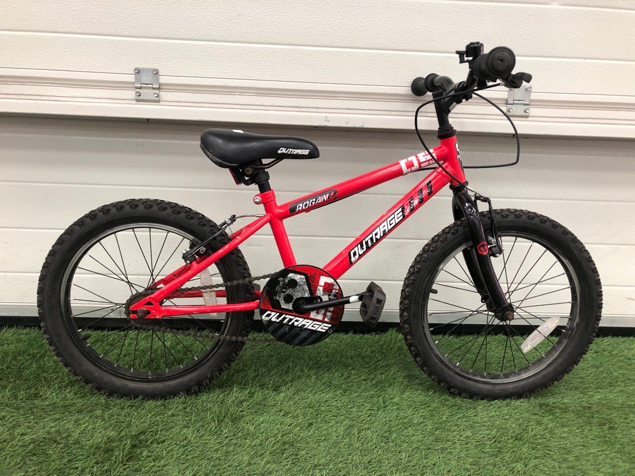 APOLLO OUTRAGE KIDS’ BIKE, 9” FRAME, 18” WHEELS, SINGLE SPEED.: LOCATION - MIDDLE FLOOR(COLLECTION OR OPTIONAL DELIVERY AVAILABLE)