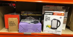 QUANTITY OF KITCHEN & APPLIANCES ITEMS TO INCLUDE 1.8L CORDLESS STAINLESS STEEL FAST-BOIL ELECTRIC KETTLE: LOCATION - C