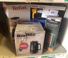 QUANTITY OF KITCHEN & APPLIANCES ITEMS TO INCLUDE BREVILLE BOLD BLACK ELECTRIC KETTLE | 1.7L | 3KW FAST BOIL | BLACK & SILVER CHROME [VKT221]: LOCATION - E