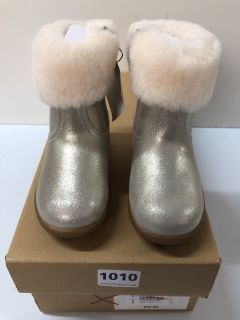 UGG JORIE II GOLD CHILDREN'S BOOTS - SIZE C6 (239481)