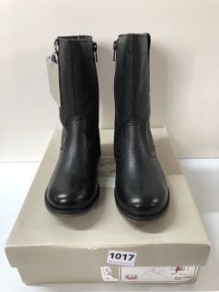 JOHN LEWIS ISOBEL 2 CHILDREN'S BLACKS BOOTS - SIZE 12.5 (239481)