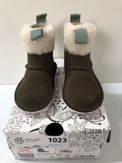 CLARKS CHILDREN'S BANBROOK WARM BOOTS - SIZE 5.5 (239481)