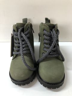 JOHN LEWIS CHILDREN'S ZAYNN KHAKI BOOT - SIZE C5 (239481)