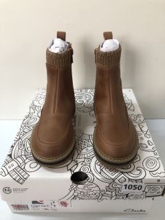 CLARKS PRAGUE TOP K LIGHT CHILDREN'S TANS BOOTS - SIZE: 11 1/2 (630185)