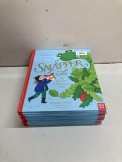 12 X JOHN LEWIS SNAPPER THE PERFECT CHRISTMAS TREE BOOK (605314)