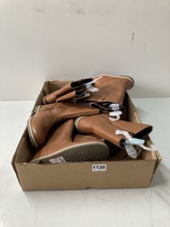 BOX OF ASSORTED FOOTWEAR (612344)