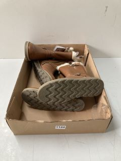 BOX OF ASSORTED FOOTWEAR (612344)