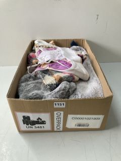 BOX OF ASSORTED HATS (629433)