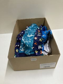 BOX OF CLOTHING TO INC JOHN LEWIS FESTIVAL DOG TOP - SIZE AGE 6 YEARS (629447)