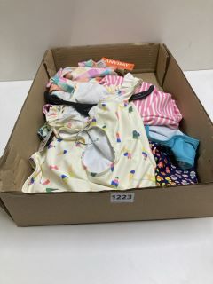 BOX OF CLOTHING TO INC JOHN LEWIS FRILL SWIMSUIT - SIZE AGE 4 YEARS (629447)