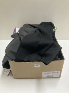 BOX OF CLOTHING TO INC JOHN LEWIS GREY PENCIL SKIRT - SIZE 34 INCH (629447)