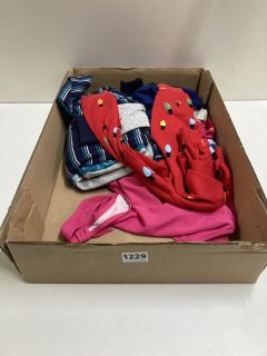 BOX OF CLOTHING TO INC JOHN LEWIS CHILDREN'S 2 PIECE SET BIKINI (629447)