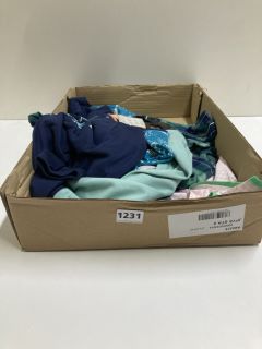 BOX OF CLOTHING TO INC JOHN LEWIS CHILDREN'S NIKE 2 PIECE SET (629447)