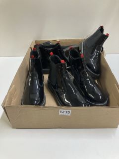 BOX OF FOOTWEAR TO INC JOHN LEWIS CHUNKY CHELSEA BOOTS VARIOUS SIZES (629447)