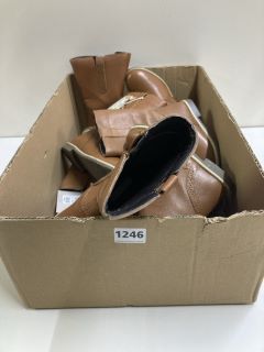 BOX OF FOOTWEAR TO INC JOHN LEWIS ISOBEL 2 CHILDREN'S BOOTS VARIOUS SIZES (629447)