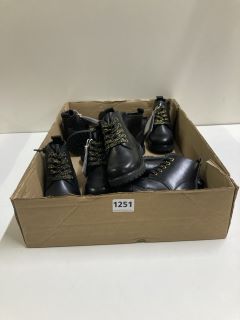 BOX OF FOOTWEAR TO INC JOHN LEWIS COCO CHILDREN'S BLACKS BOOTS VARIOUS SIZES (629447)