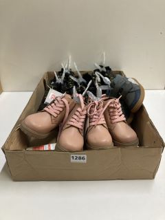 BOX OF FOOTWEAR TO INC COCO PINK CHILDREN'S BOOT VARIOUS SIZES (639761)