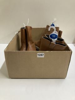 BOX OF FOOTWEAR TO INC ISOBEL 2 CHILDREN'S BOOTS VARIOUS SIZES (639761)