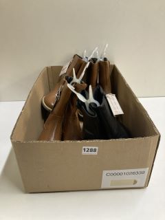 BOX OF FOOTWEAR TO INC ISOBEL 2 CHILDREN'S BOOTS VARIOUS SIZES (639761)