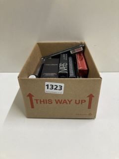 BOX OF URBAN DECAY MAKEUP BRUSHES (619660)