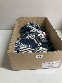 BOX OF HAT & SCARF SETS (629678)