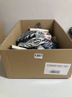 BOX OF SCARFS (629678)