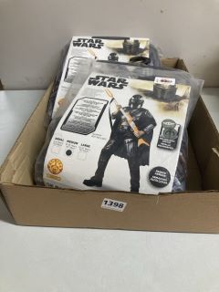 BOX OF CHILDREN'S COSTUMES INC. STAR WARS THE MANDALORIAN - SIZE: 8-10YRS (618474)