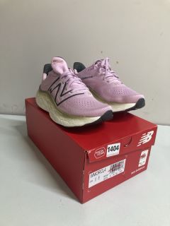 NEW BALANCE FRESH FOAM MOYEN TRAINERS - SIZE: 6 (618474)