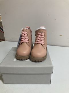 CLARKS COCO BOOT CHILDREN'S PINK BOOTS - SIZE: C5 (636824)