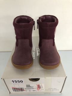 CLARKS FLASH CLOUDY T CHILDREN'S BERRY LEATHER BOOTS - SIZE: 3 (619698)