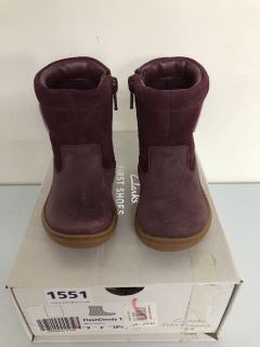 CLARKS FLASH CLOUDY T CHILDREN'S BERRY LEATHER BOOTS - SIZE: 3 (619698)