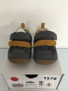 CLARKS TINY FAWN T CHILDREN'S GREY SHOES - SIZE: 2 (619698)