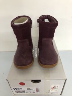 CLARKS FLASH CLOUDY T CHILDREN'S BERRY LEATHER BOOTS - SIZE: 6 1/2 (619357)