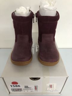 CLARKS FLASH CLOUDY T CHILDREN'S BERRY LEATHER BOOTS - SIZE: 6 (619357)