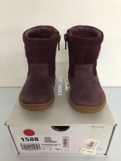 CLARKS FLASH CLOUDY T CHILDREN'S BERRY LEATHER BOOTS - SIZE: 3 (619357)