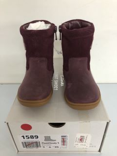 CLARKS FLASH CLOUDY T CHILDREN'S BERRY LEATHER BOOTS - SIZE: 5 (619357)