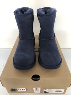 UGG KIDS CLASSIC II NAVY BOOTS - SIZE: 1 (619357)