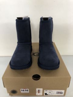 UGG KIDS CLASSIC II NAVY BOOTS - SIZE: 1 (619357)