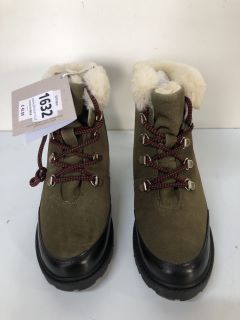 JOHN LEWIS HIKR WARM LNED GREEN KHAKI BOOTS - SIZE: 2 - (611276)