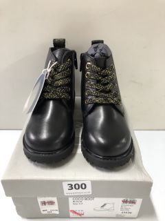 JOHN LEWIS COCO BOOT CHILDREN'S BLACK BOOTS - SIZE: C7 (611276)