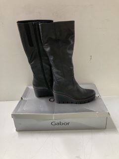 GABOR ULE BLACK LEATHER BOOTS - SIZE: 5 1/2 (655262)