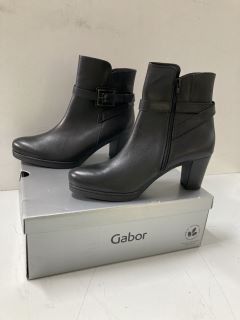 GABOR VAAD BLACK LEATHER BOOTS - SIZE: 7 (655262)