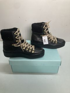 SHOE THE BEAR WARM LINED BLACK BOOTS - SIZE: 5 (655262)