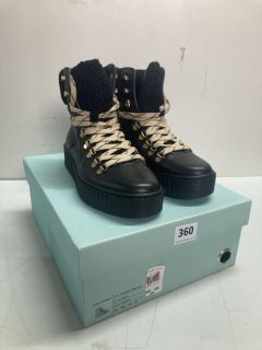 SHOE THE BEAR WARM LINED BLACK BOOTS - SIZE: 5 (649864)