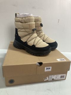 UGG YOSE PUFFER MID BOOTS - SIZE: 7 (649864)