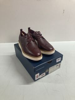 COLE HAAN PLATFORM WINGTP BLOODSTONE/IVOR SHOES SIZE: 6 (649864)