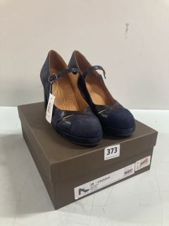 DAZUE NAVY HEELED SHOES - SIZE: 6.5 (649864)