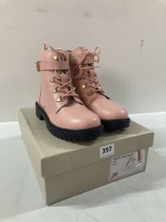 JOHN LEWIS HIKER PINK BOOTS - SIZE: 4 (636209)