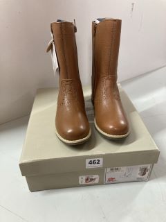 JOHN LEWIS ISOBEL 2 CHILDREN'S TANS BOOTS SIZE: 13.5 (603442)